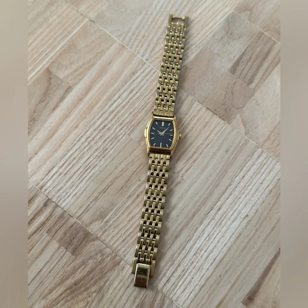 Seiko Vintage Ladies Watch Black Dial Gold-Tone Bracelet New Battery